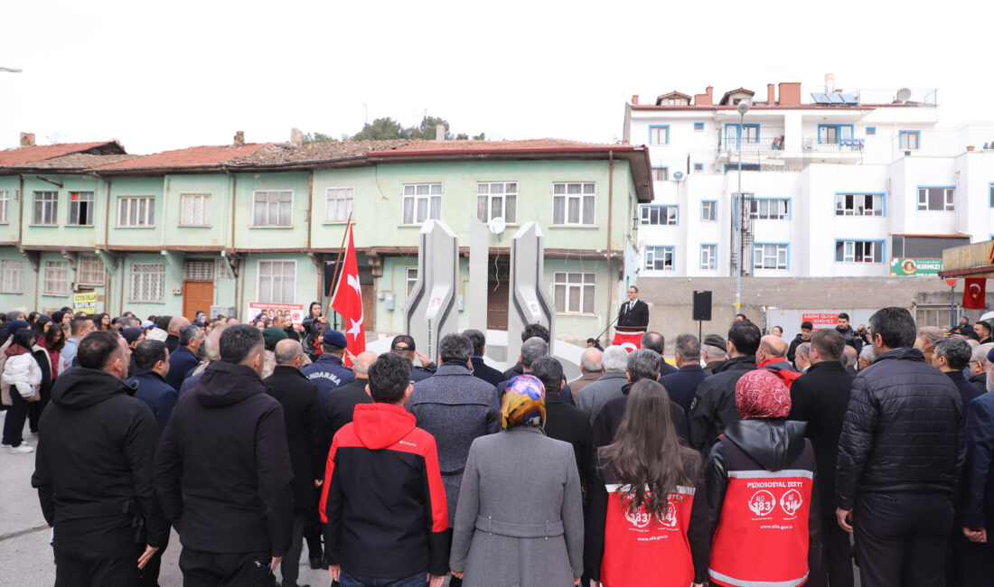Hain saldırıda şehit olanlar törenle anıldı Cumhuriyet Mahallesi Şehit Nurettin Cinsoy Sokak'ta düzenlenen anma töreninde saldırıda