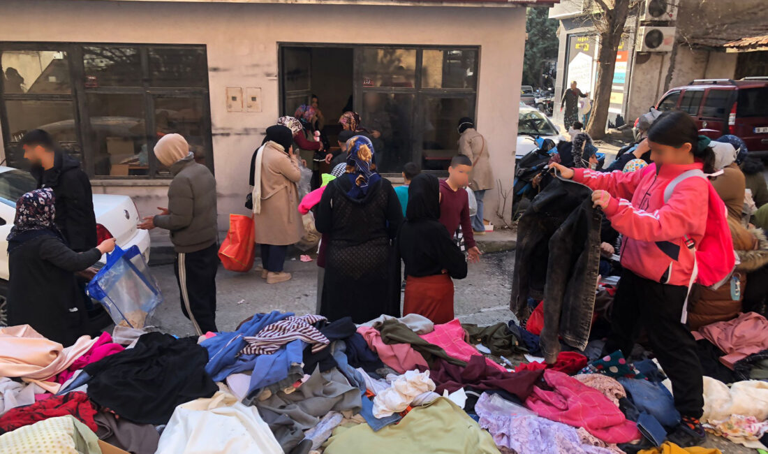 Yardım paketlerini ihtiyaç sahibi çocuklara ulaştırdılar Yardımlaşma ve dayanışma kültürünü yaşatmayı amaçlayan Dudu Anne Yardım Derneği,