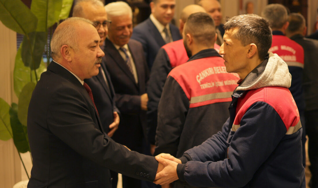 Başkan Esen Personeli ile Bayramlaştı Çankırı Belediyesi’nin geleneksel bayramlaşma töreni bu yıl da renkli görüntülere