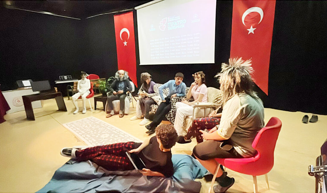 Gençlik ve Spor Bakanlığı tarafından düzenlenen Gençler Arası Tiyatro Yarışması’nda,