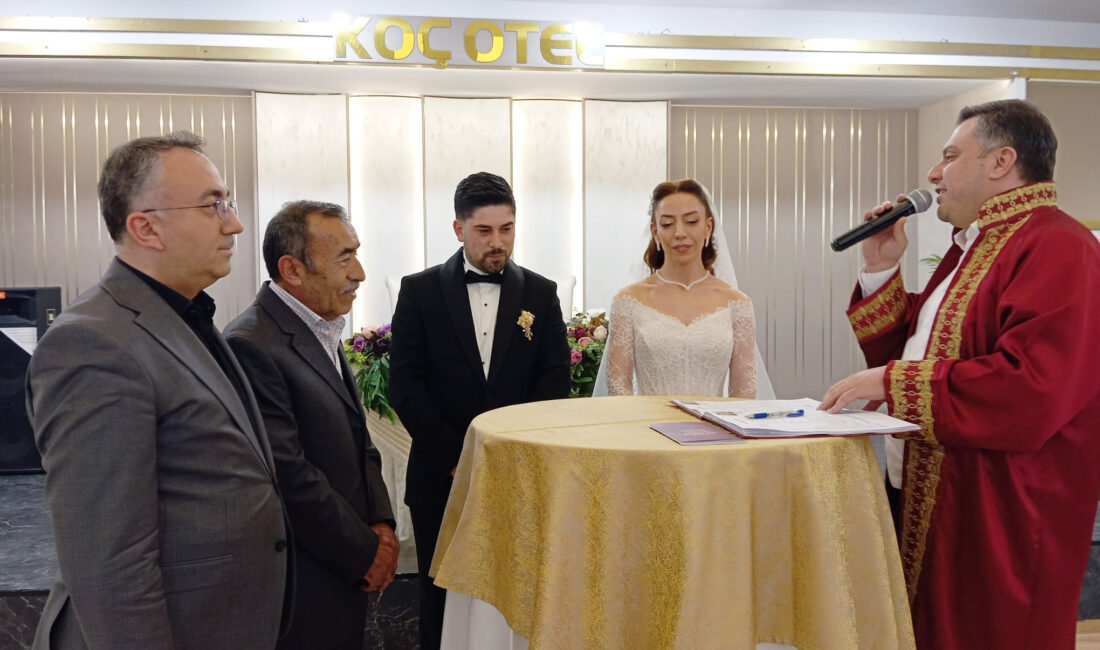 Gazetemiz çalışanlarından Kürşad Köroğlu, Derya Evci ile dünya evine girdi.