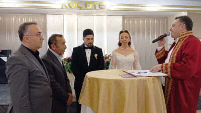 Gazetemiz çalışanlarından Kürşad Köroğlu, Derya Evci ile dünya evine girdi.