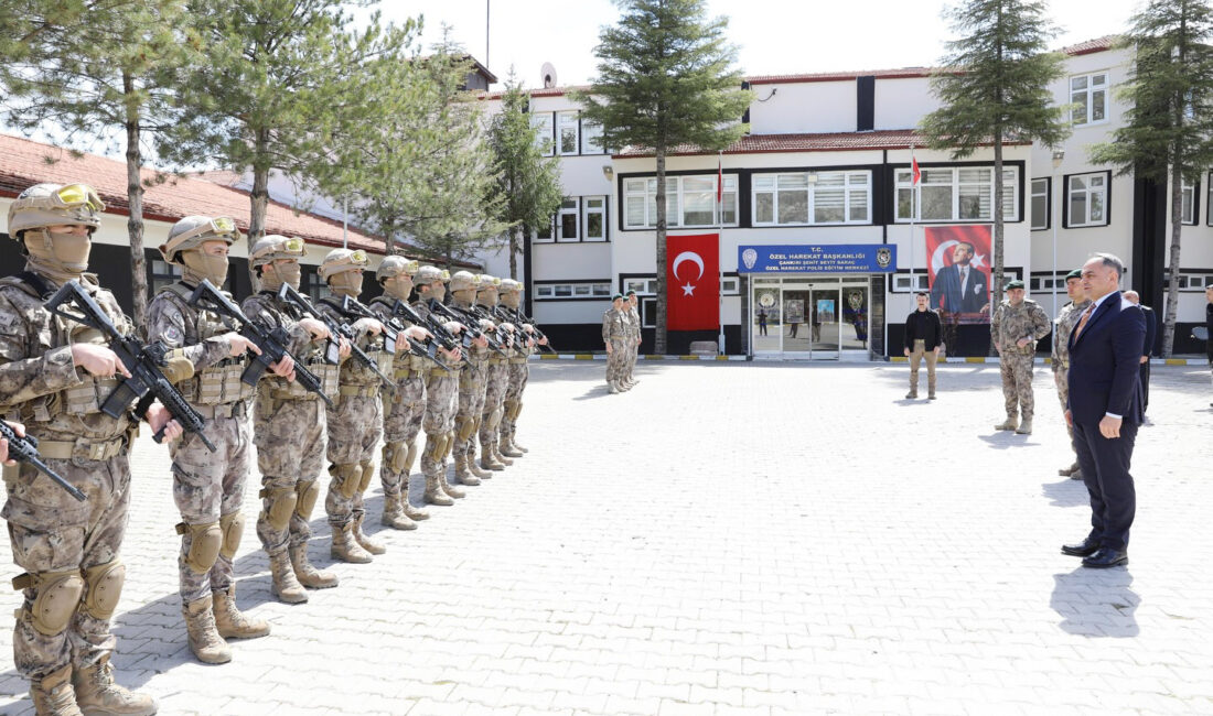 Vali Çakırtaş POMEM’de Vali Hüseyin Çakırtaş, Polis Teşkilatı’nın kuruluşunun 181. Yıldönümü münasebetiyle, Şehit