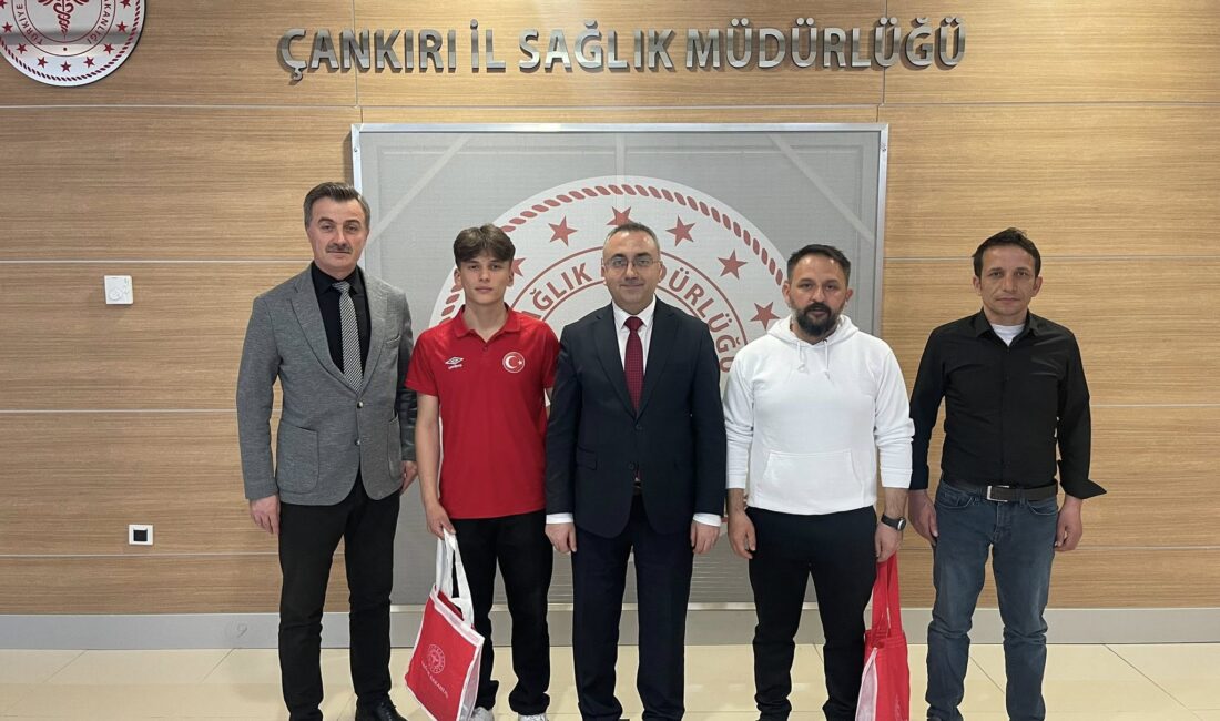 Milli Halterci Öztürk, Bulut’u Ziyaret Etti Milli Halterci Beytullah Öztürk, babası Hüseyin Öztürk ve antrenörü Ömer