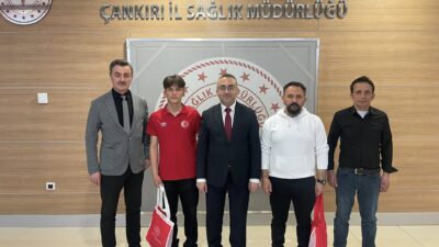 Milli Halterci Beytullah Öztürk, babası Hüseyin Öztürk ve antrenörü Ömer