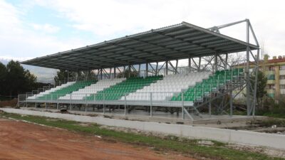 Ilgaz İlçesine kazandırılacak sentetik futbol sahasının yapımına başlandı. 500 kişilik