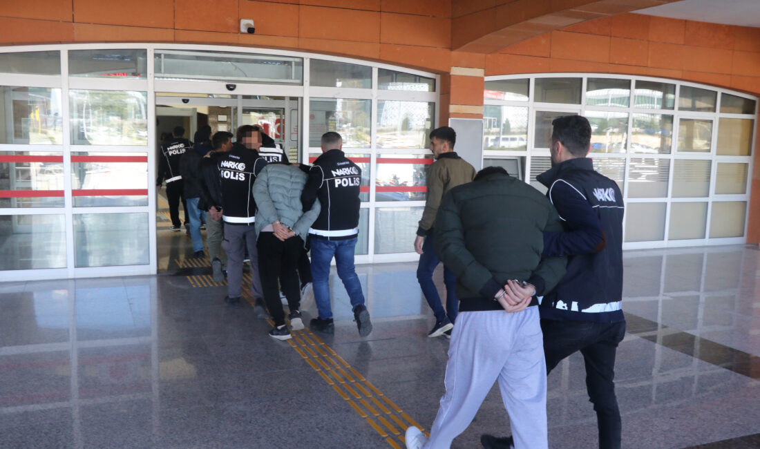 ÇANKIRI (AA) – Çankırı’da düzenlenen uyuşturucu operasyonunda gözaltına alınan 12 şüpheliden