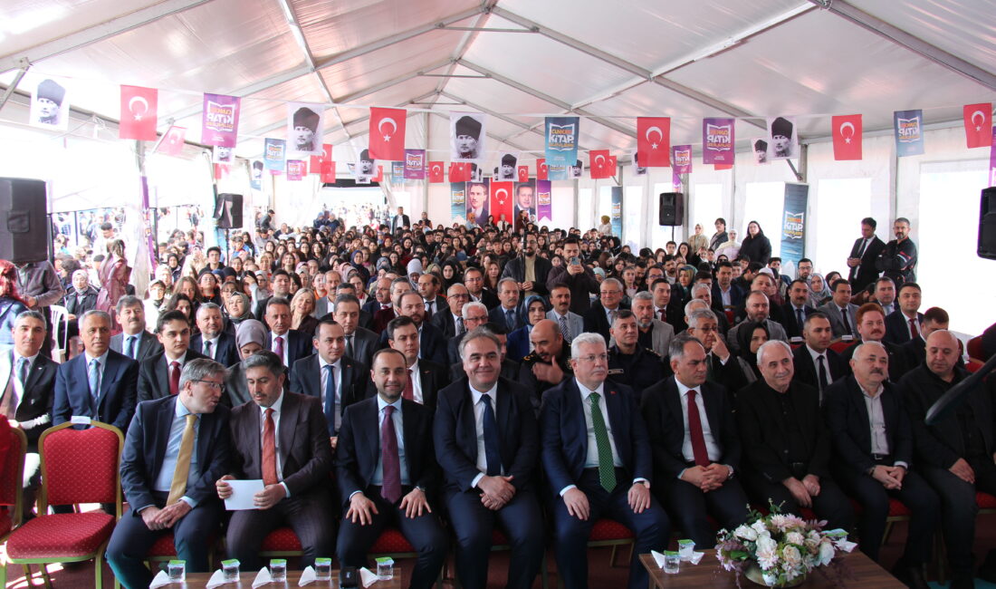 Çankırı Kitap Günleri Start Aldı Çankırı Kitap Günleri Atatürk Stadı’nda kurulan çadırda gerçekleştirilen açılış töreni