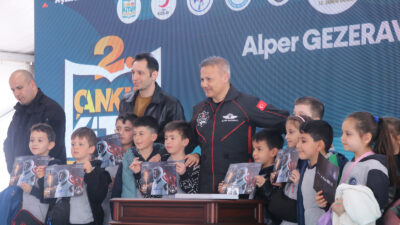 Türkiye’nin ilk astronotu Alper Gezeravcı, Çankırı’da öğrenci ve kitapseverlerle bir