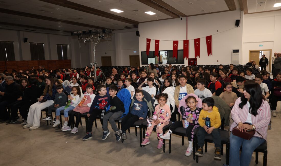 Çerkeş’te “Don Kişot” Coşkusu: Çocuklar Tiyatroyla Buluştu Çankırı’nın Çerkeş ilçesinde, kültür ve sanat etkinlikleri kapsamında sahnelenen “Don