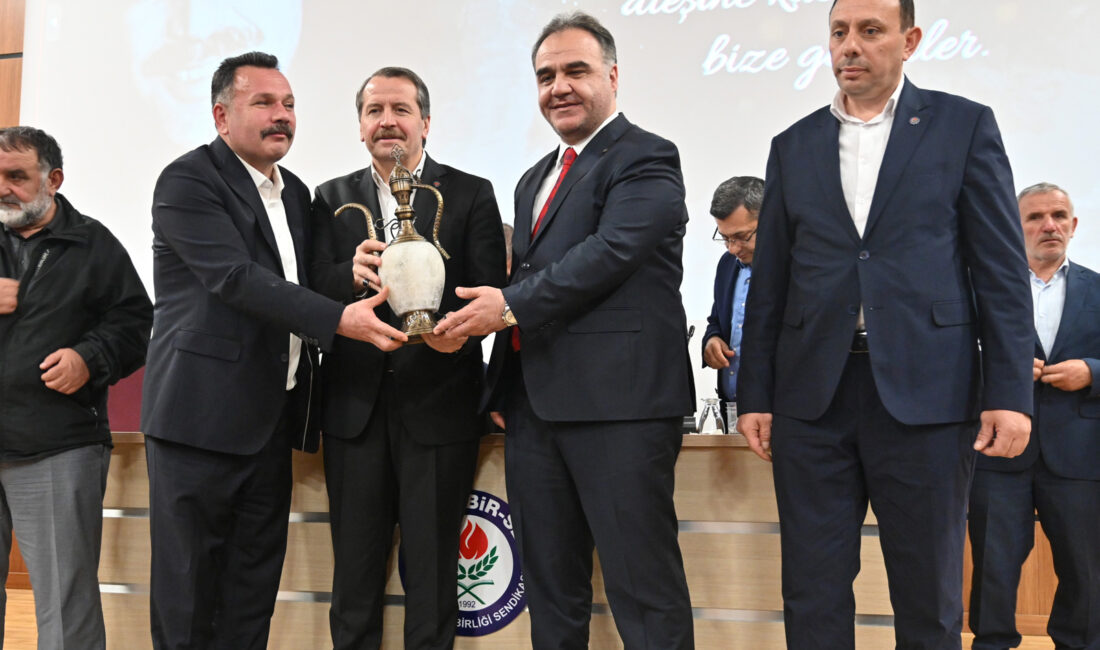 Eğitim Bir-Sen Üniversite Şubesinin 1. Olağan Kongresi dün gerçekleştirildi. Tek