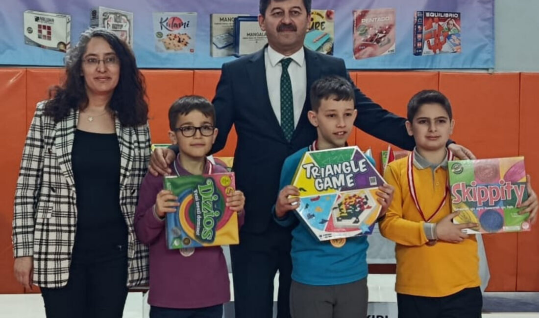 Çankırı’da Zekâ Oyunları Rüzgârı Esti Çankırı genelindeki ilkokullar arasında düzenlenen 8. Akıl ve Zekâ Oyunları