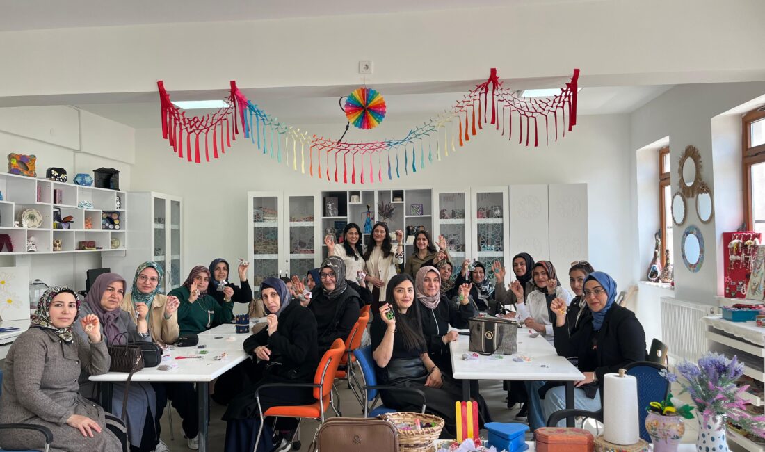 Anneler Gününe özel Workshop Çalışması yaptılar Çankırı Şehit Ömer Faruk Biçer Özel Eğitim Meslek Okulu öğrenci