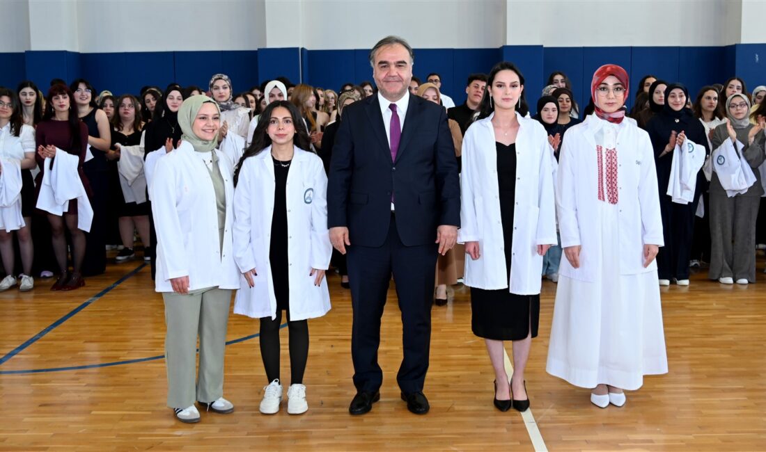 ÇAKÜ’de 424 Sağlık Neferi Beyaz Önlük Giydi Çankırı Karatekin Üniversitesi (ÇAKÜ) Sağlık Bilimleri Fakültesinde, 8 bölümden toplam