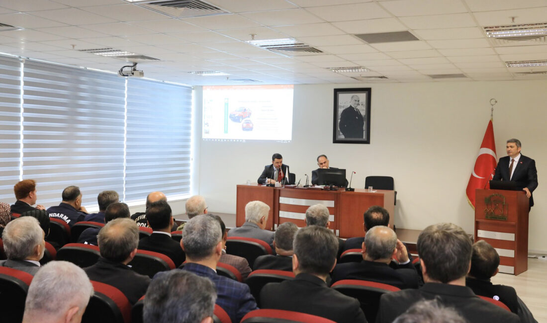 Orman Yangınlarıyla Mücadele Komisyonu Toplantısı yapıldı. Hava sıcaklıklarının artmasıyla birlikte Çankırı’da orman yangını riskine karşı “Sıfır
