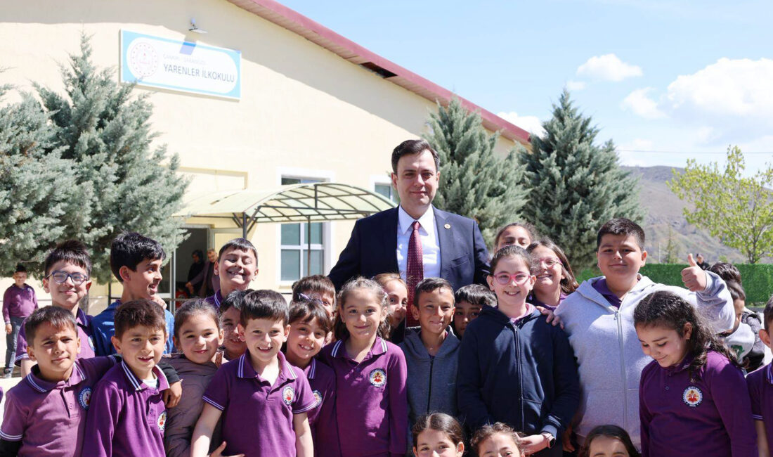Kaymakam Urhan Yeni Okulu Ziyaret Etti Şabanözü Kaymakamı Emre Urhan, ilçede eğitim-öğretime yeni başlayan Yarenler İlkokulu’nu