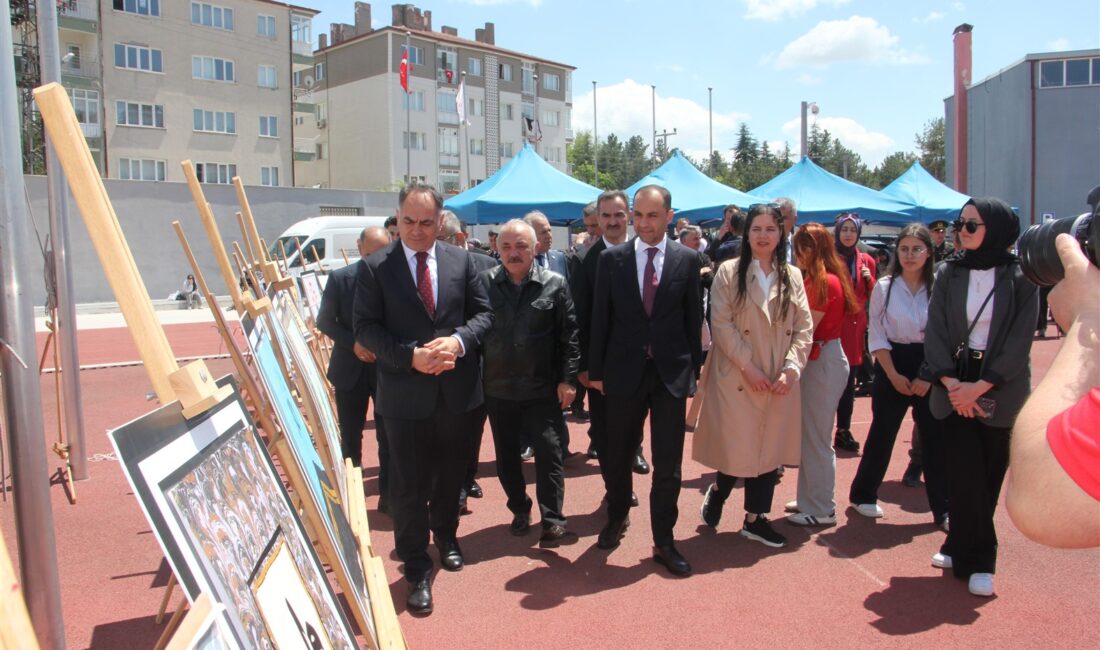 Hem okuyorlar hem sanatsal faaliyetlere katılıyorlar Çankırı Gençlik ve Spor İl Müdürlüğüne bağlı yurtlarda faaliyet gösteren