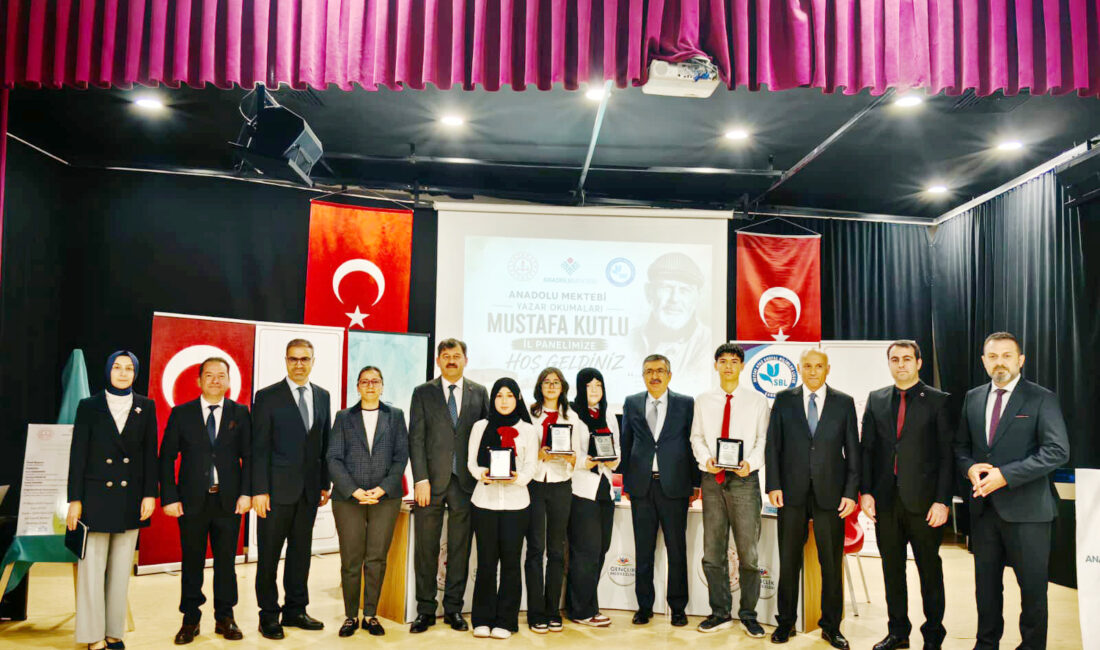 Anadolu Mektebi’nde Mustafa Kutlu Paneli Düzenlendi Anadolu Mektebi Yazar Okumaları Programı kapsamında düzenlenen “Mustafa Kutlu İl