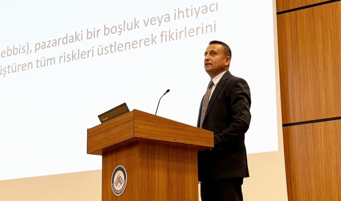 KOSGEB Çankırı Müdürü Uğur, Gençlerle Buluştu Çankırı Karatekin Üniversitesi’nde düzenlenen bilgilendirme etkinliğinde, öğrencilere ve akademisyenlere KOSGEB’in