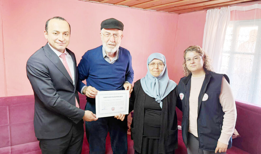Korgun’da 50 Yıllık Sevgiye “Yarım Asır Huzur Belgesi” Korgun Kaymakamı Ferhat Gür, ilçede yarım asrı deviren Baloğlu çiftini