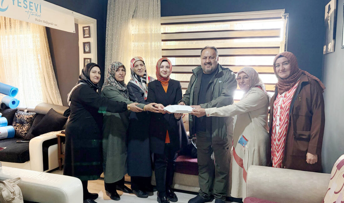 Yapraklı Hanımeli Derneğinden Uganda’daki Yetim Çocuklara Anlamlı Bayram Desteği Yapraklı Hanımeli Dayanışma ve Kültür Derneği, Kurban Bayramı öncesinde anlamlı