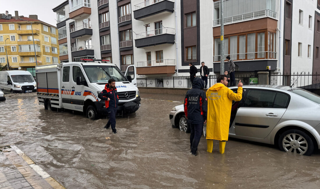 Çankırı’da etkili olan sağanak nedeniyle bazı ev ve iş yerlerinin
