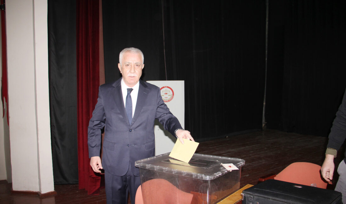 ÇESOB başkanlığına yeniden Karadeniz seçildi Çankırı Esnaf ve Sanatkârlar Odaları Birliği olağan kongresi dün gerçekleştirildi.