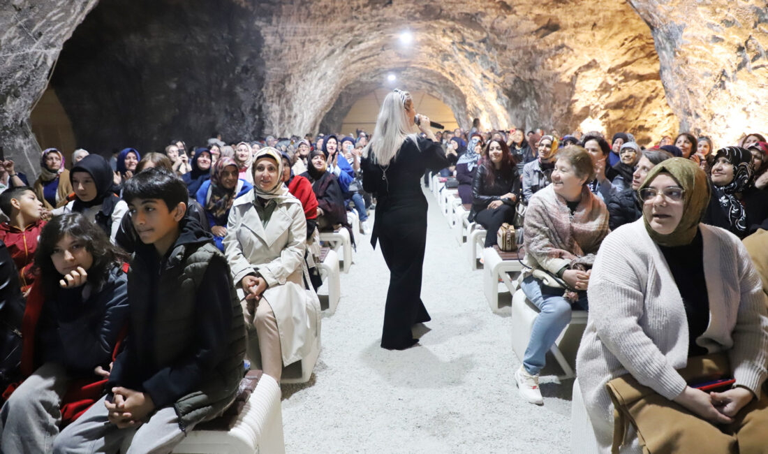 Çankırı Belediyesi tarafından Anneler Günü dolayısıyla düzenlenen konser programı büyük