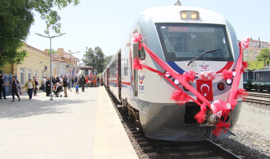 Turistik Tuz Treni Çankırı’yı keşfetmeye devam ediyor Turistik Tuz Ekspresi yolcuları, beş bin yıllık tarihi ile Çankırı’yı