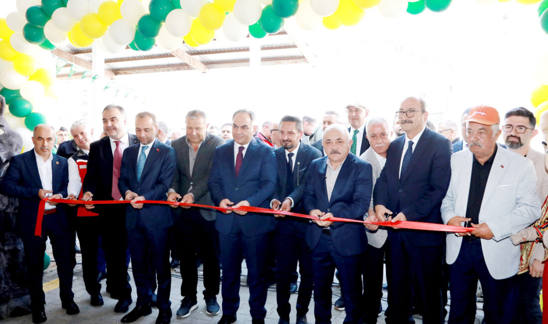 Çankırı Tarım ve Teknoloji Fuarı, düzenlenen törenle kapılarını ziyaretçilerine açtı.