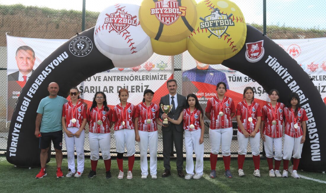 Çankırı’da Şampiyonluk Kupası İznik’e Gitti Çankırı’da düzenlenen Yeşilay U15 Softbol Türkiye Şampiyonası’nda şampiyonluk kupası İznik