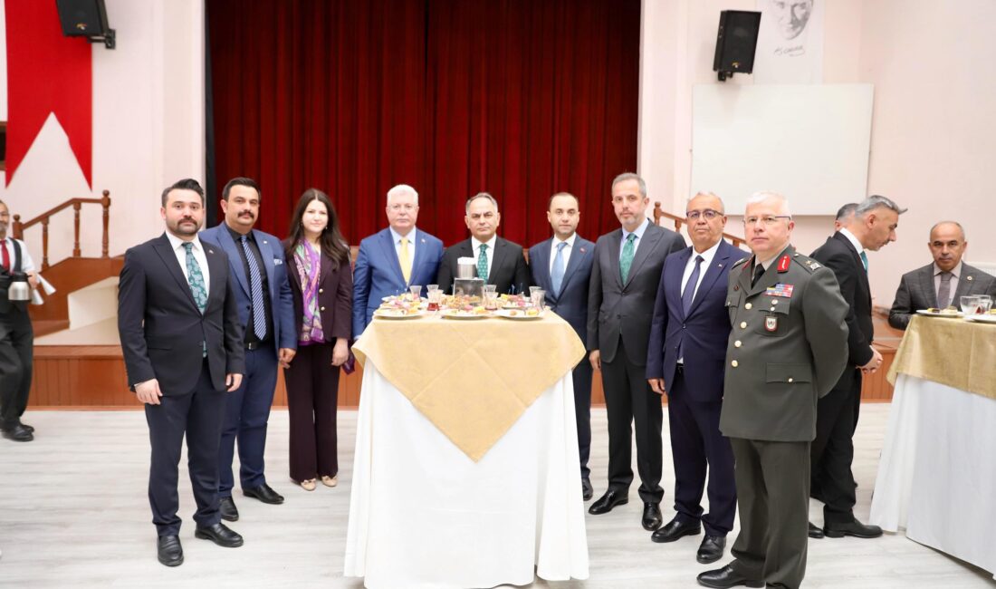 Çankırı protokolü bayramlaşmada buluştu Çankırı Valiliği tarafından Kurban Bayramı’nın ikinci günü Atatürk Kültür ve