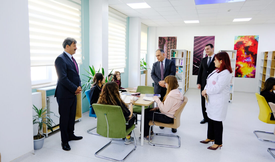 Vali Çakırtaş’tan Eğitim Kurumlarına Ziyaret: “Geleceğimizin Teminatı Öğrencilerimiz” Çankırı Valisi Hüseyin Çakırtaş, ildeki eğitim yatırımlarını ve yürütülen çalışmaları