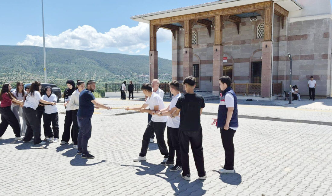 “Çevreme Duyarlıyım, Değerlerime Sahip Çıkıyorum” ÇEDES Projesi kapsamında Emel Oktay