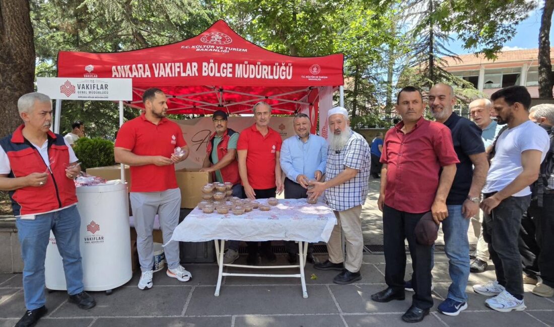 Çankırı’da vatandaşlara aşure dağıtıldı Çankırı’da muharrem ayı dolayısıyla vatandaşlara aşure ikramında bulunuldu. Çankırı’da, Ankara