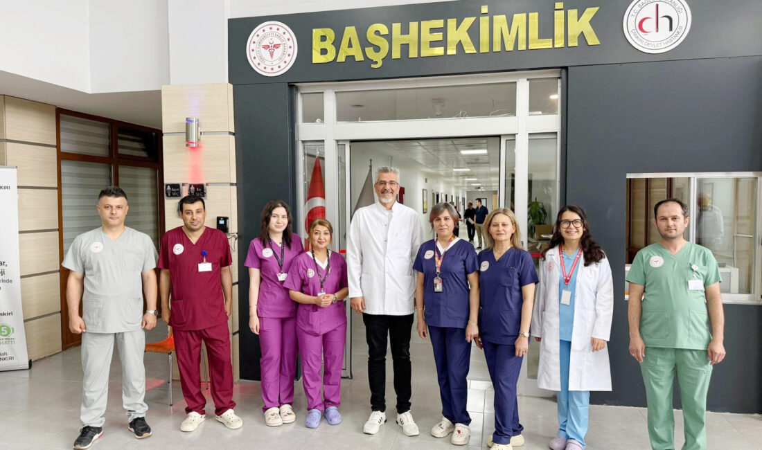 Çankırı Devlet Hastanesi’nde Yeni Forma Uygulaması Başladı Sağlık Bakanlığı tarafından sağlık çalışanlarına yönelik hayata geçirilen yeni forma