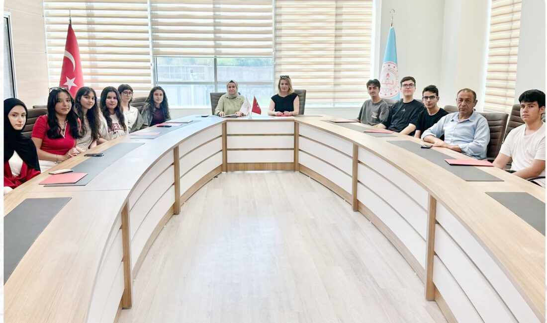 Almanya Hareketliliği Yaygınlaştırma Toplantısı Gerçekleştirildi 2025 yılı Erasmus+ Okul Eğitimi Akreditasyonu kapsamında Almanya’da gerçekleştirilen öğrenici