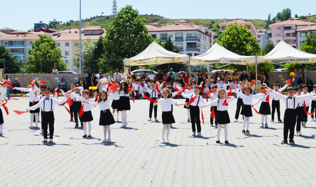 Şabanözü’nde anaokulu öğrencileri tarafından yıl sonu şenliği düzenlendi Şabanözü’nde anaokulu öğrencileri tarafından yıl sonu şenliği düzenlendi. Şabanözü Macide