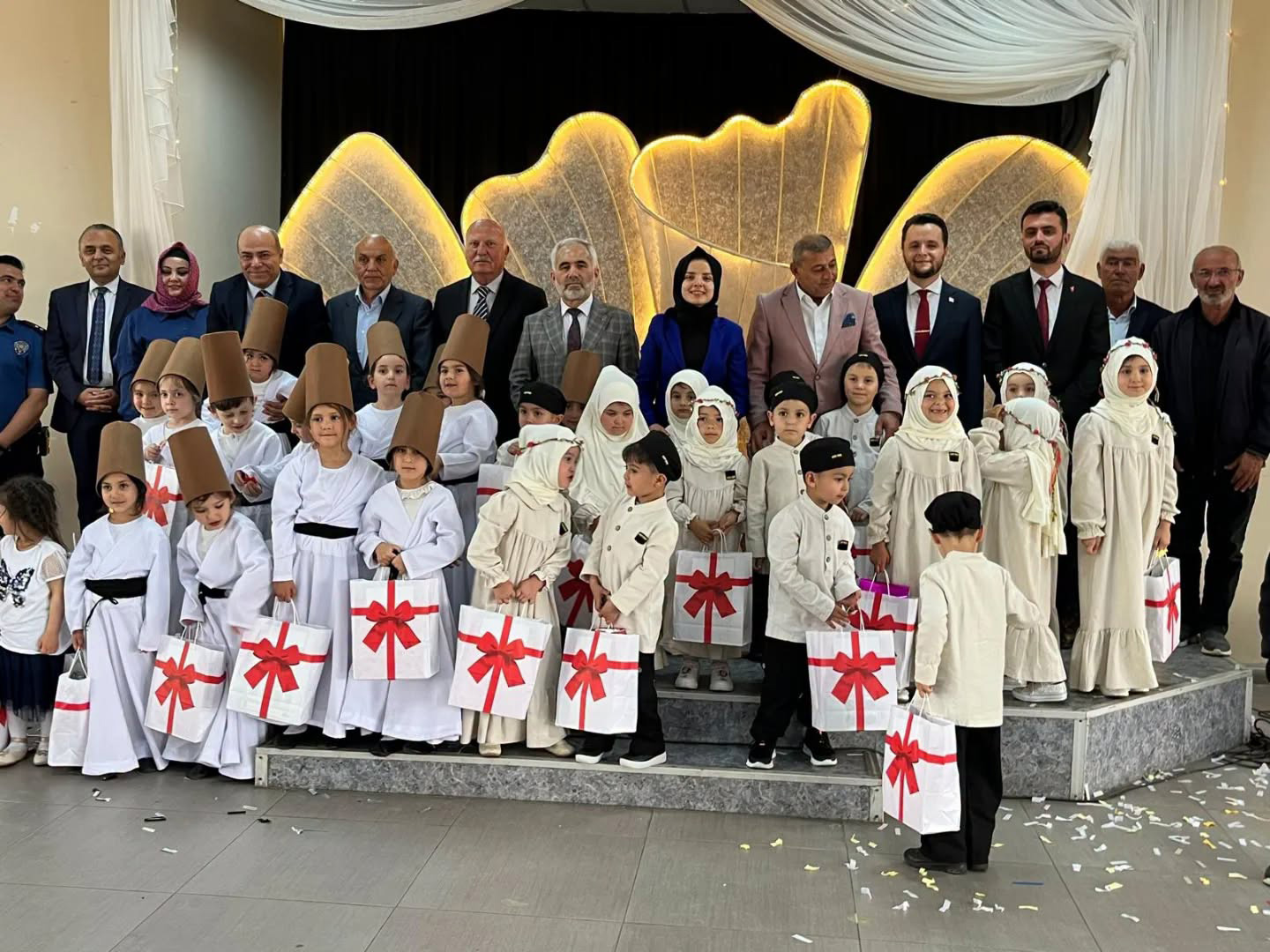 Atkaracalar’da Minik Öğrencilerden Coşkulu Yıl Sonu Gösterisi