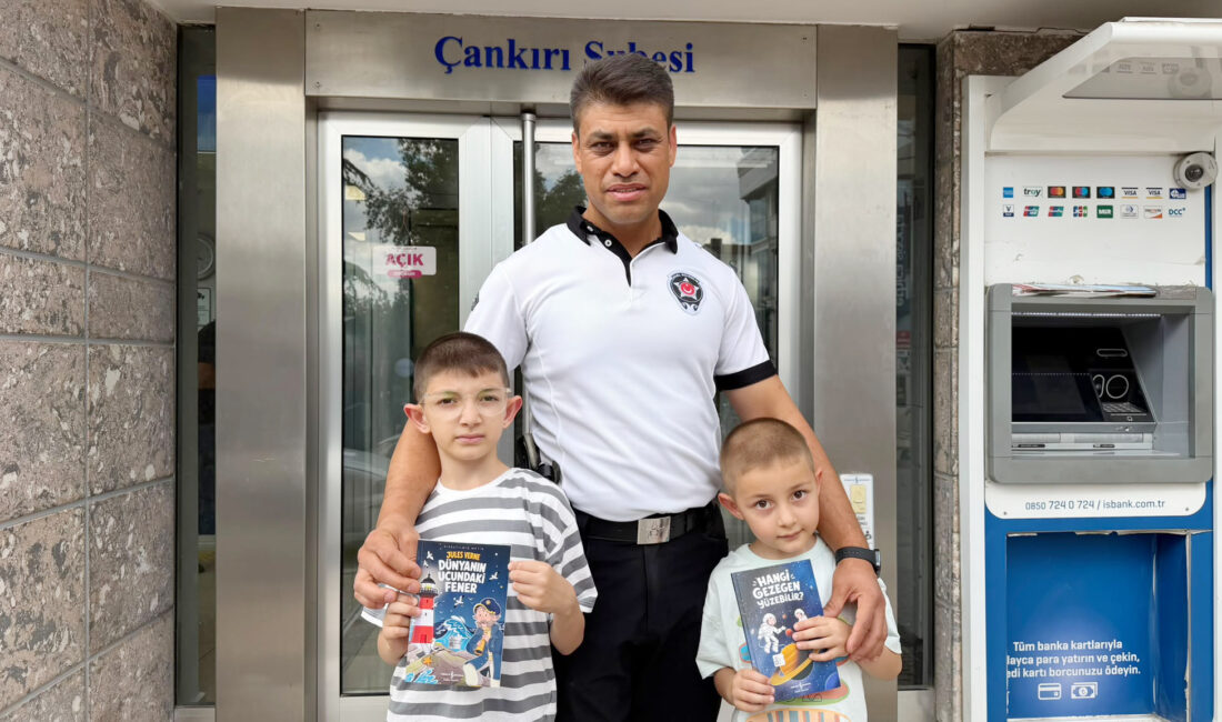 İş Bankası Çankırı Şubesi’ne Karneni göster, kitabını al Türkiye İş Bankası, bugüne kadar 18 milyonu aşkın kitabın çocuklara