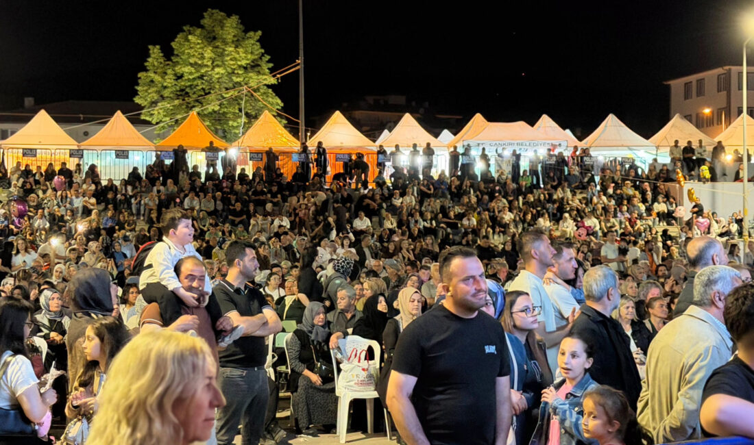 Eldivan’da Kiraz Coşkusu: 32. Geleneksel Kiraz Festivali Hafızalara Kazındı Çankırı’nın kiraz başkenti Eldivan, bu yıl 32.’si düzenlenen Geleneksel Kiraz