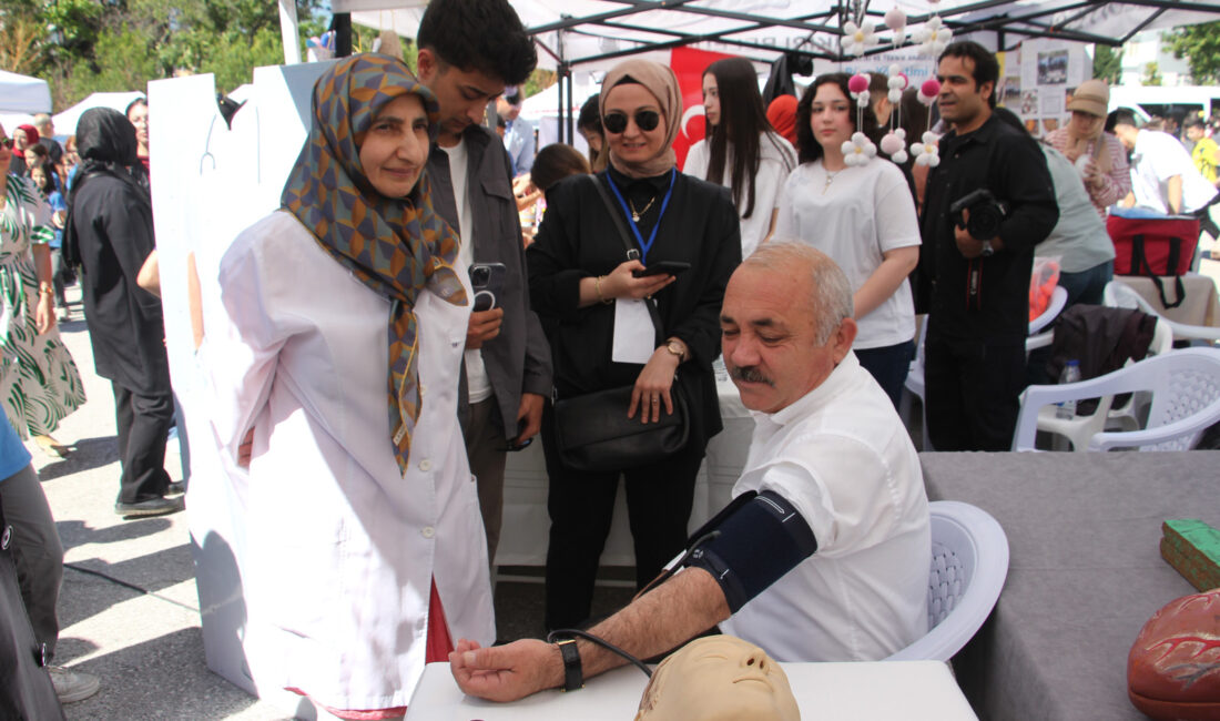 2026 Eğitim Şenliğinde tansiyonunu ölçtüren Belediye Başkanı İsmail Hakkı Esen’in