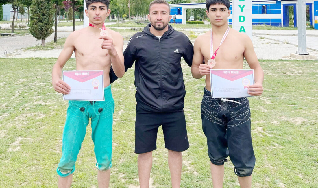 Yozgat’ta düzenlenen Okul Sporları Karakucak Güreş Türkiye Şampiyonası’nda Çankırılı sporcular