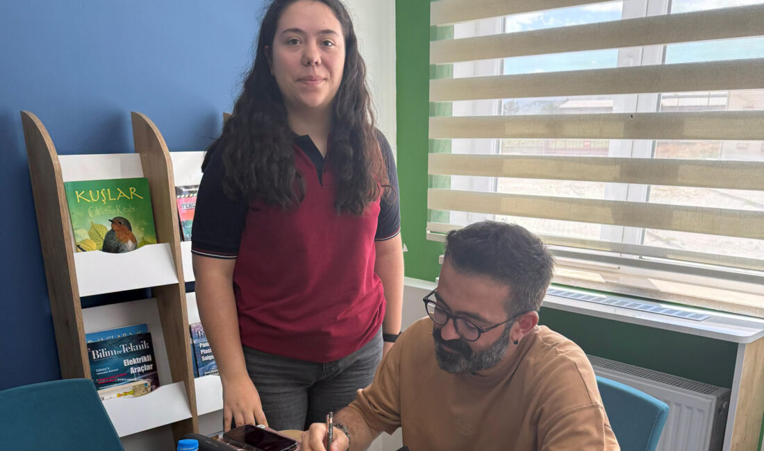 Şair M. Tuğrul Çolak Öğrencilerle Buluştu Çankırı TOBB Fen Lisesi Kitap Kulübü tarafından düzenlenen söyleşi etkinliğinde,