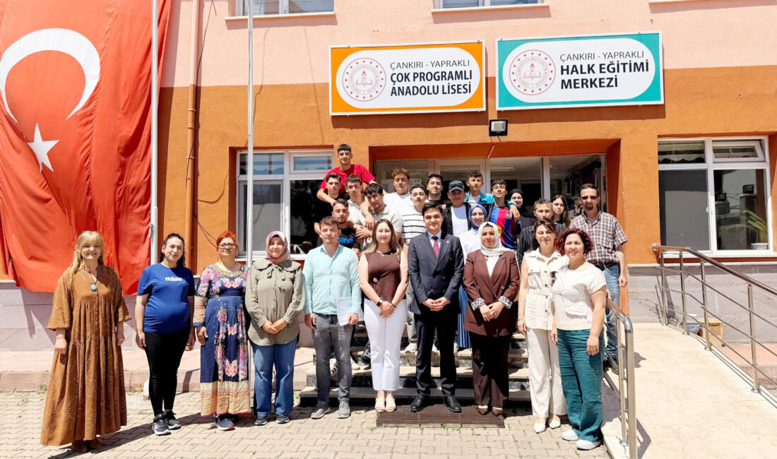 Kaymakam Tiyek’ten Yapraklı’ya Veda: “Herkese Teşekkür Ediyorum” Yapraklı Kaymakamı Mehmet İbrahim Tiyek, ilçedeki görev süresinin sona ermesi