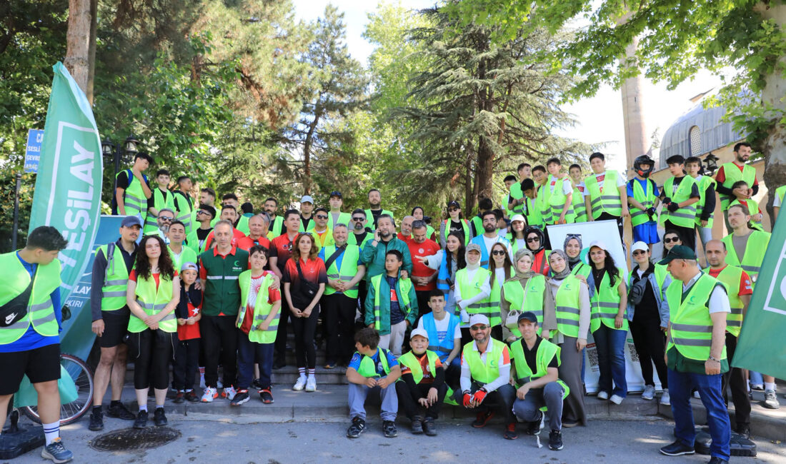 Pedallar Yeşilay için döndü Bağımsızlık Sürüşü adıyla düzenlenen tur kapsamında yüzlerce gönüllü pedal çevirdi.