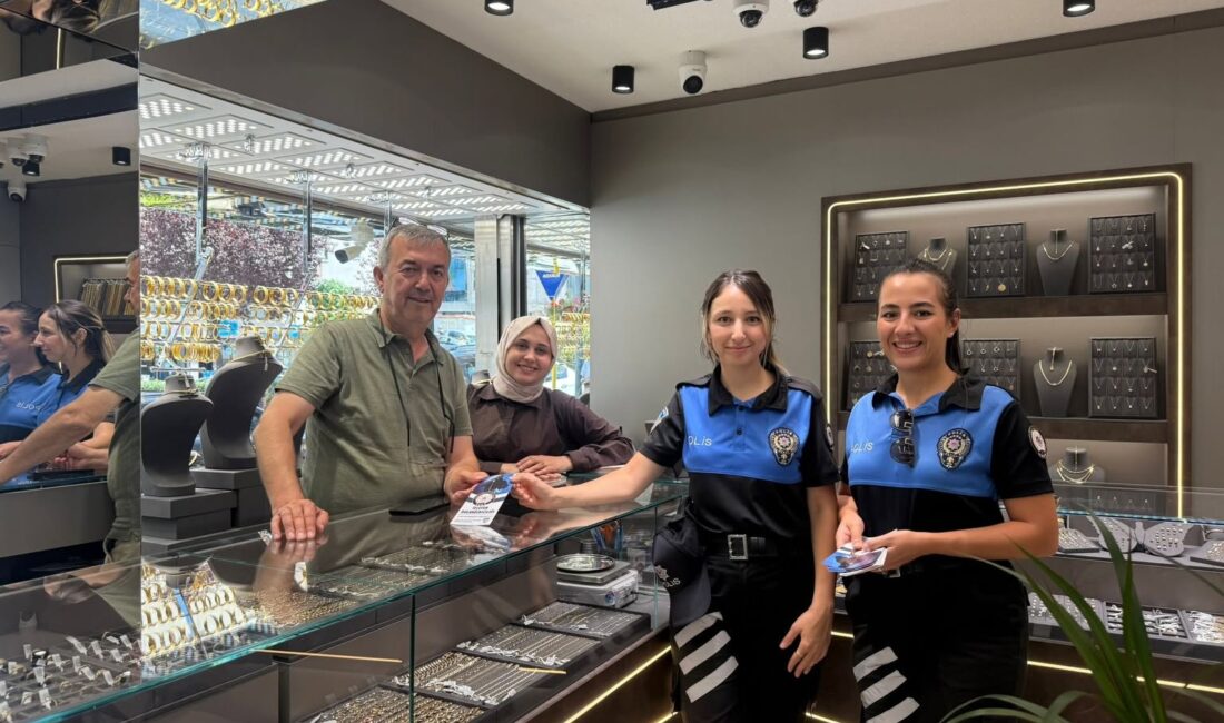 Kuyumcu esnafları bilgilendirildi Çankırı Toplum Destekli Polislik Şube Müdürlüğüne bağlı personel vatandaşları ve