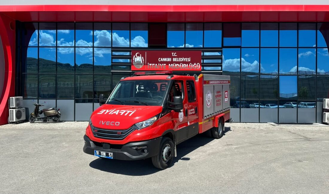 Çankırı Belediyesi İtfaiye Filosunu Güçlendirdi: Yeni Arama Kurtarma Aracı Görevde! Çankırı Belediyesi İtfaiye Müdürlüğü, şehir genelinde can ve mal güvenliğini