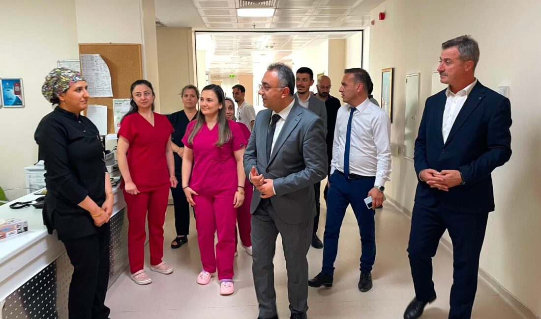 İl Sağlık Müdürü Dr. Öğr. Üyesi Yunus Emre Bulut, beraberinde