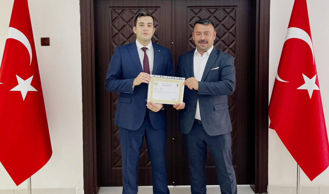 Yangındaki Üstün Gayreti Teşekkür Belgesi Getirdi Çankırı’nın Yapraklı ilçesinde geçtiğimiz günlerde yaşanan yangın felaketinde sergiledikleri büyük